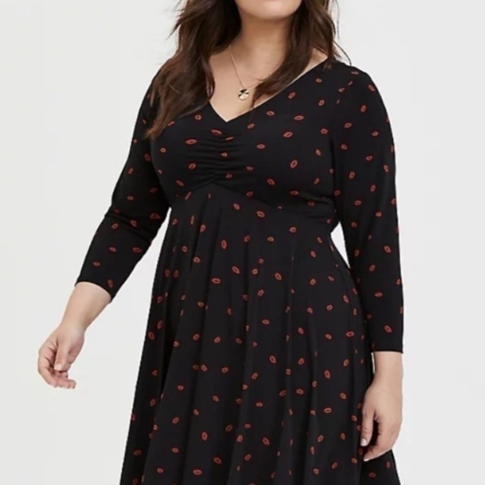Torrid Black Red Kiss Print Fit Flare Dress Sz 2 image 6